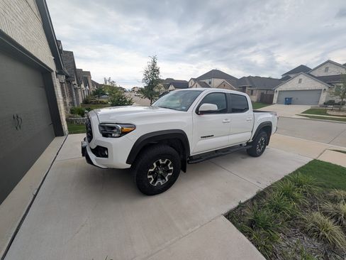 Used 2022 Toyota Tacoma TRD Off-Road AWD/4WD image 1