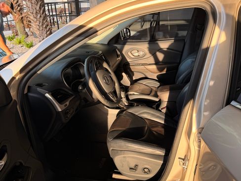 Used 2014 Jeep Cherokee Limited w/ Technology Group image 11