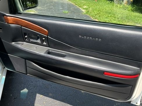 Used 2001 Cadillac Eldorado Touring FWD image 11