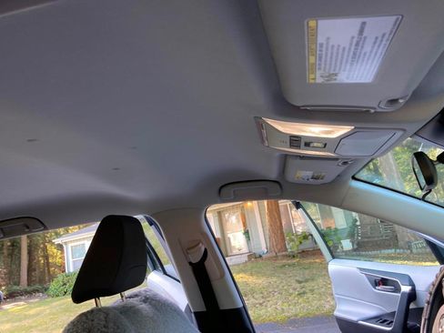 Used 2022 Toyota RAV4 XLE image 12