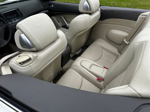 Used 2011 INFINITI G37 Convertible w/ Premium Pkg RWD image 17