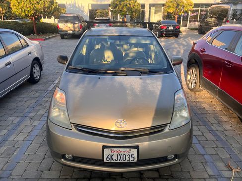 Used 2009 Toyota Prius Touring FWD image 2