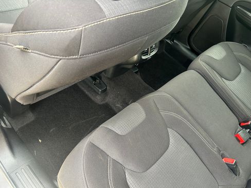Used 2015 Jeep Cherokee Latitude w/ Comfort/Convenience Group FWD image 23