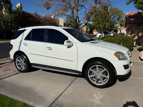 Used 2010 Mercedes-Benz ML 350 4MATIC image 1