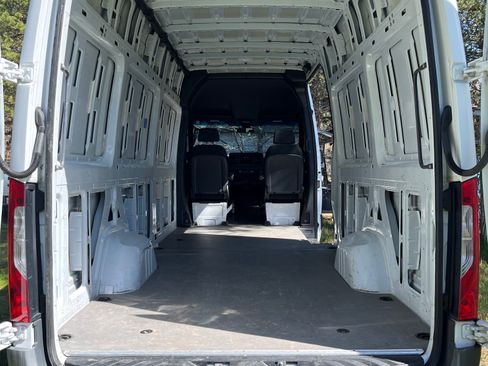 Used 2022 Mercedes-Benz Sprinter 2500 image 16