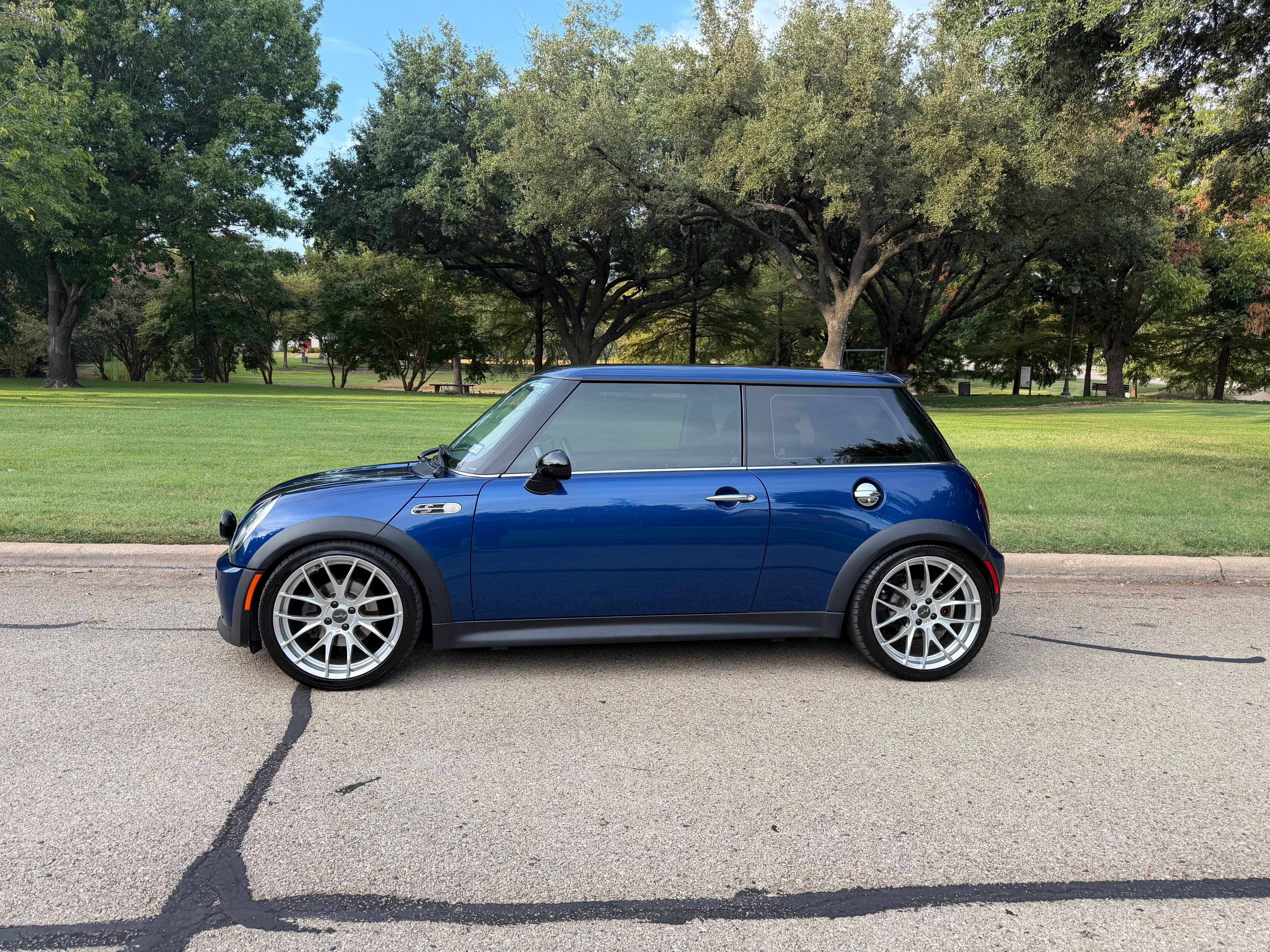 Used 2004 MINI Cooper S FWD image 1