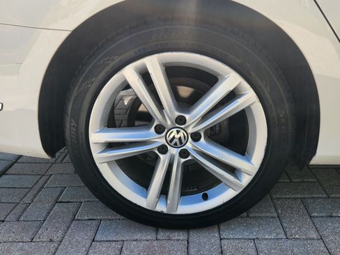Used 2014 Volkswagen Passat TDI SEL Premium FWD image 11