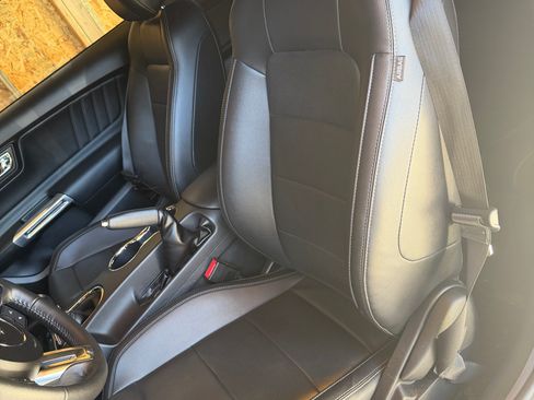 Used 2017 Ford Mustang GT Premium w/ Black Accent Package RWD image 8