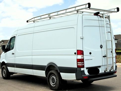 Used 2018 Mercedes-Benz Sprinter 2500 image 2