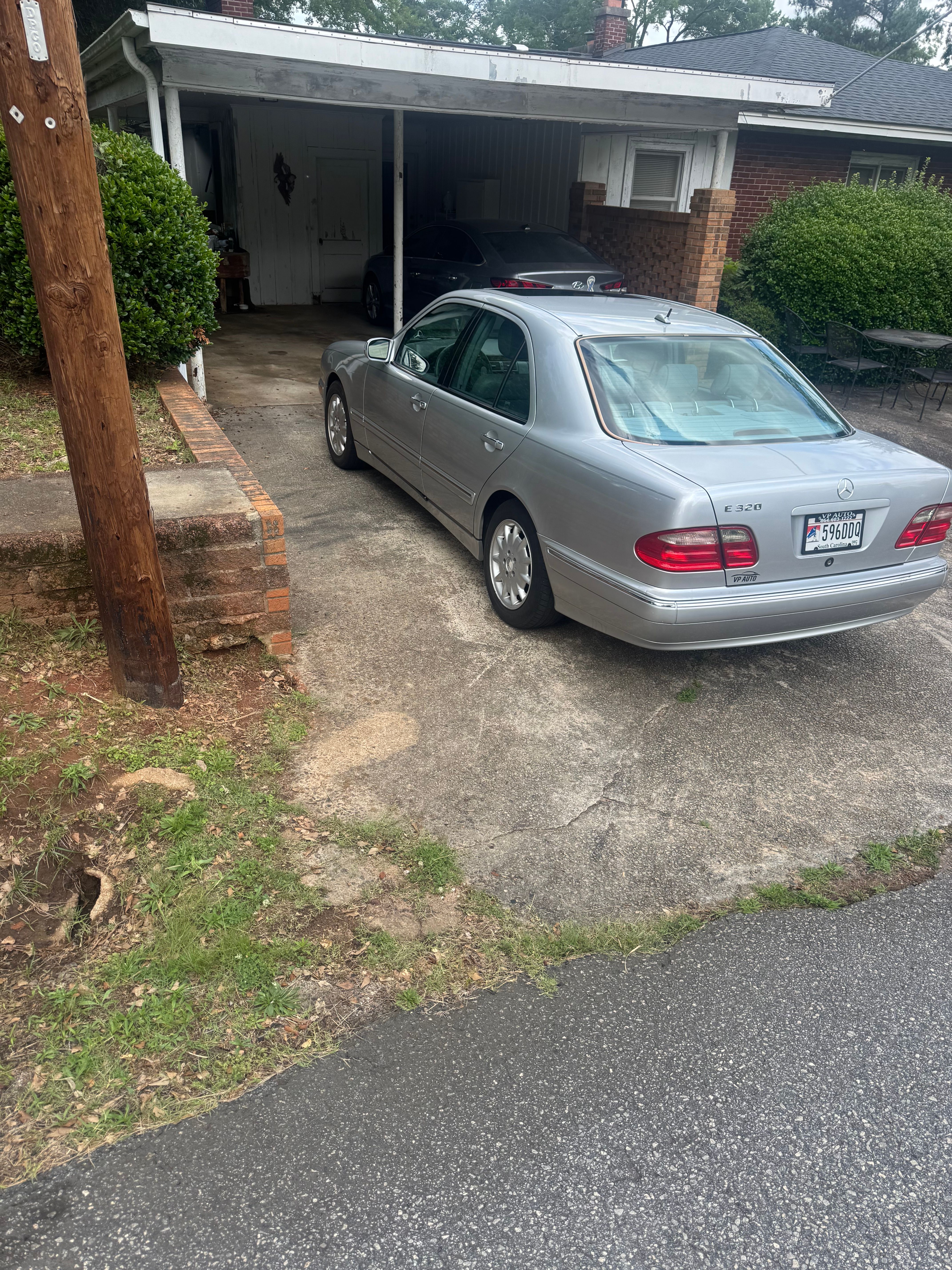 Used 2001 Mercedes-Benz E 320 Sedan image 2
