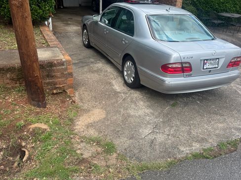 Used 2001 Mercedes-Benz E 320 Sedan image 2