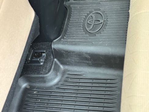 Used 2021 Toyota RAV4 XLE image 12