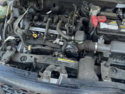 Used 2019 Nissan Kicks SV FWD image 2