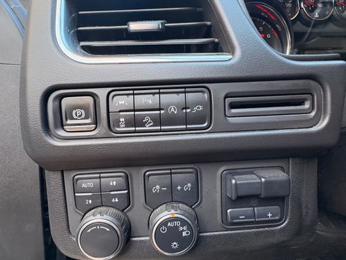 Used 2021 Chevrolet Tahoe Z71 w/ Z71 Signature Package image 21