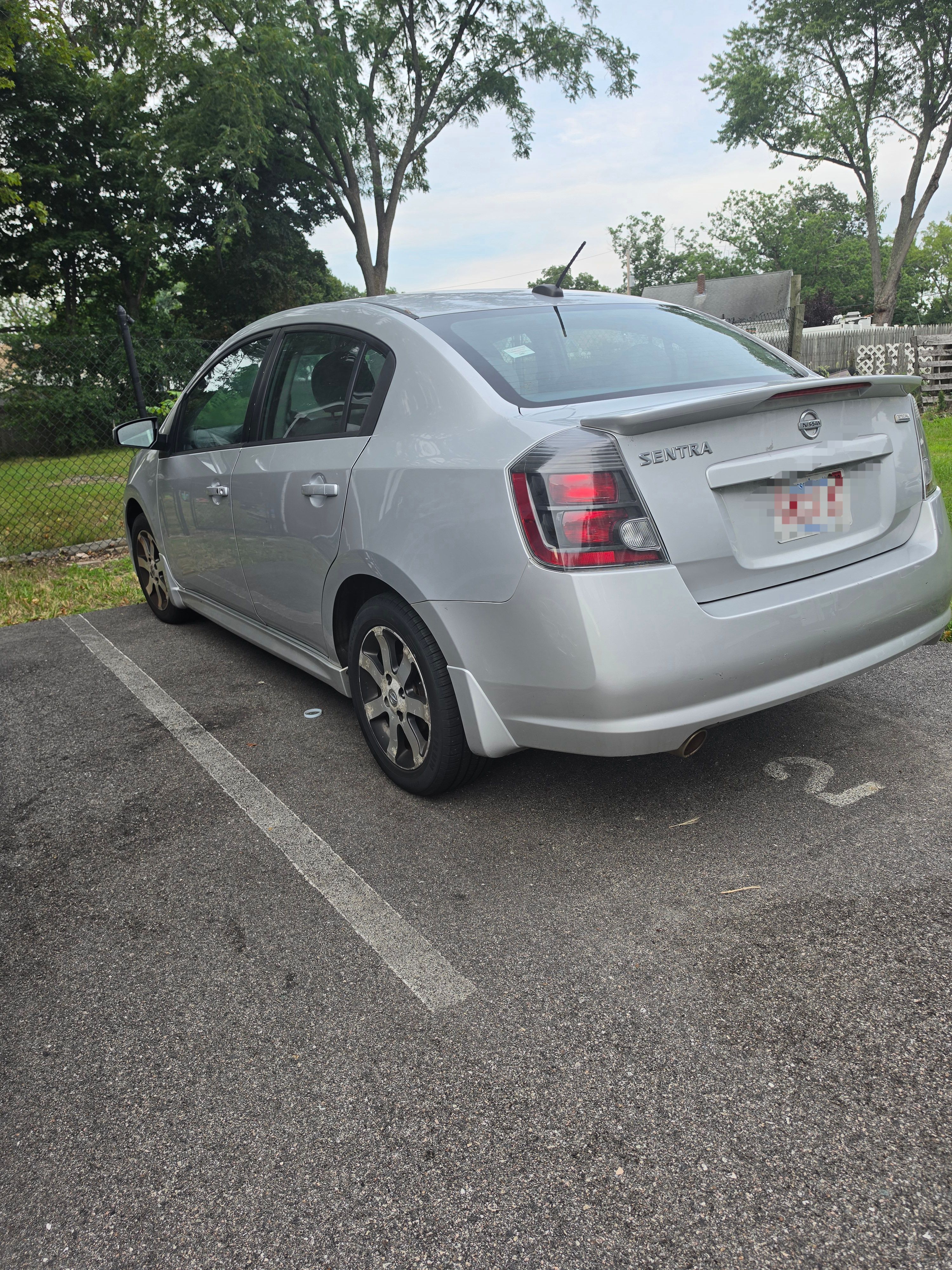 Used 2012 Nissan Sentra 2.0 SR w/ Special Edition Pkg FWD image 4