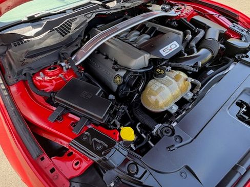 Used 2016 Ford Mustang GT Premium image 18