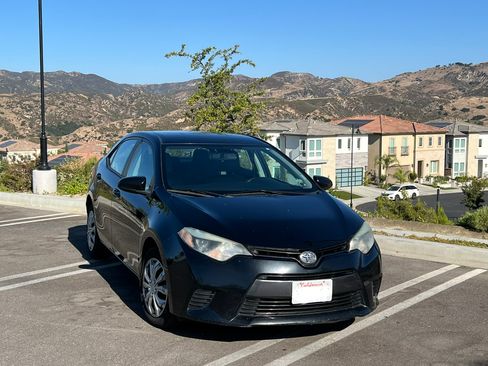 Used 2015 Toyota Corolla LE FWD image 1
