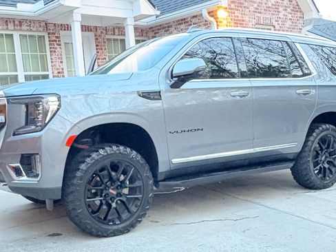 Used 2022 GMC Yukon SLT w/ SLT Premium Package image 15