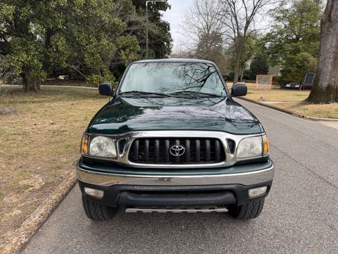 Used 2004 Toyota Tacoma PreRunner image 2