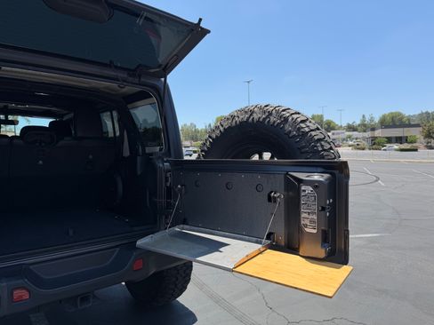 Used 2021 Jeep Wrangler Unlimited Rubicon AWD/4WD image 11