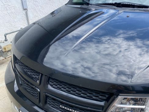 Used 2019 Dodge Journey SE w/ Blacktop Package FWD image 1