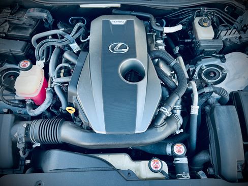 Used 2018 Lexus IS 300 F Sport w/ F Sport Package RWD image 11