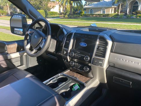 Used 2019 Ford F250 Lariat w/ Lariat Ultimate Package image 9