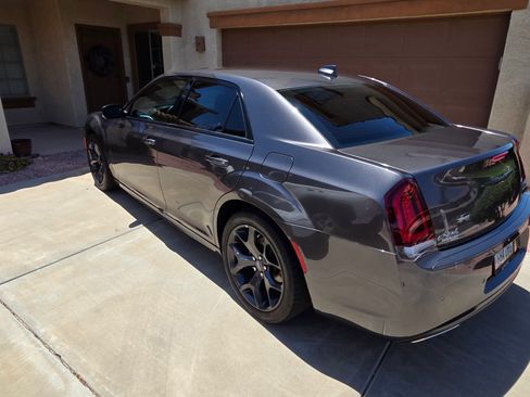 Used 2021 Chrysler 300 Touring L RWD image 2