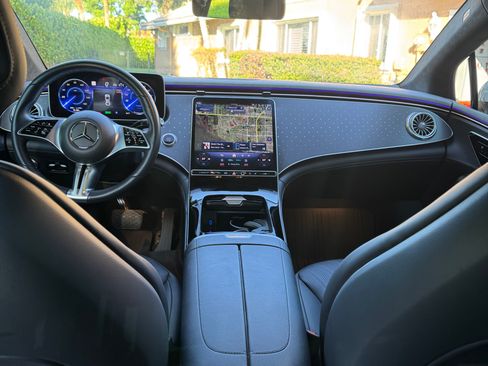 Used 2023 Mercedes-Benz EQE 500 4MATIC Sedan image 13