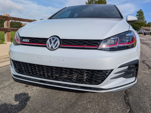 Used 2018 Volkswagen GTI SE image 4