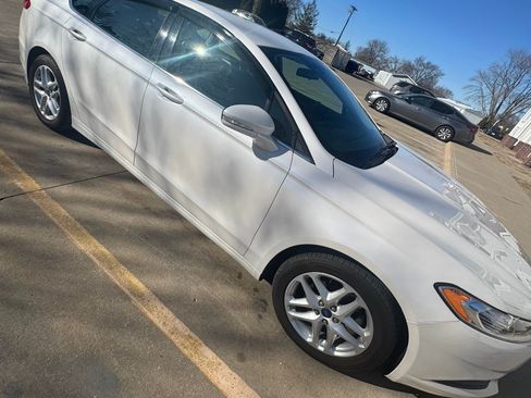 Used 2015 Ford Fusion SE image 5