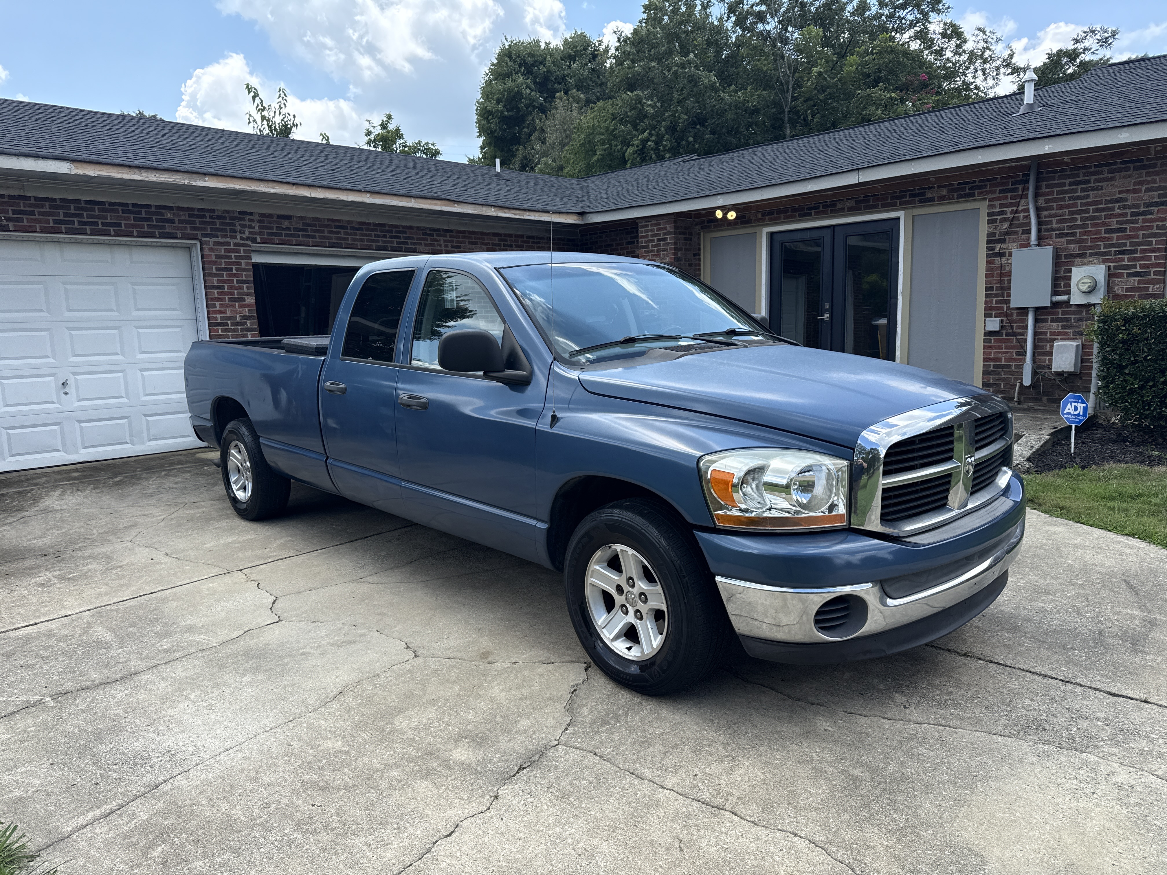 Used 2006 Dodge Ram 1500 Truck SLT RWD image 1