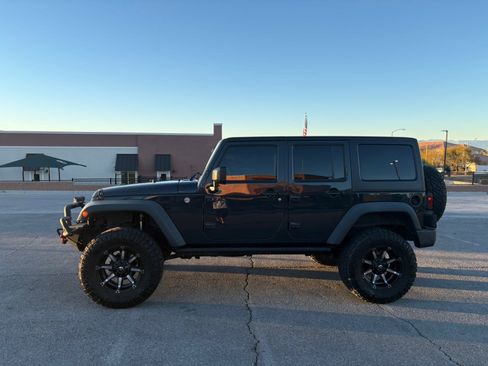 Used 2017 Jeep Wrangler Unlimited Sport image 1