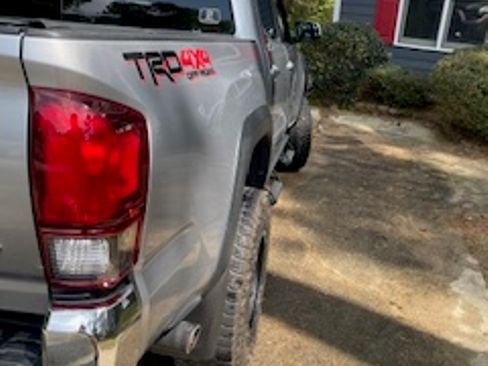 Used 2019 Toyota Tacoma TRD Off-Road AWD/4WD image 6