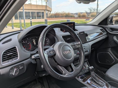 Used 2015 Audi Q3 2.0T Prestige w/ Prestige Package image 16