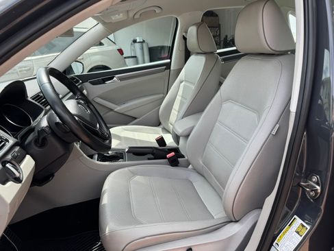 Used 2017 Volkswagen Passat 1.8T R-Line FWD image 10