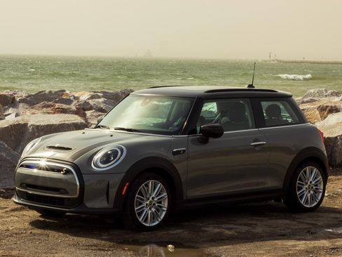 Used 2022 MINI Cooper SE image 1