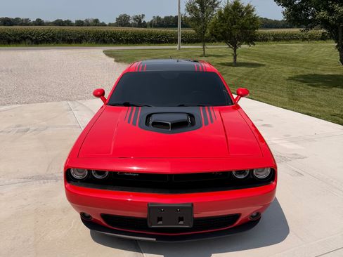 Used 2016 Dodge Challenger R/T Plus RWD image 2