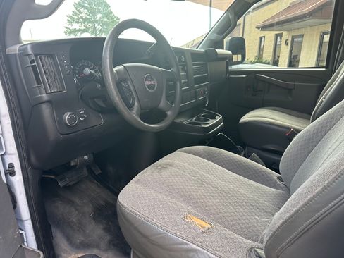 Used 2017 GMC Savana 2500 image 11