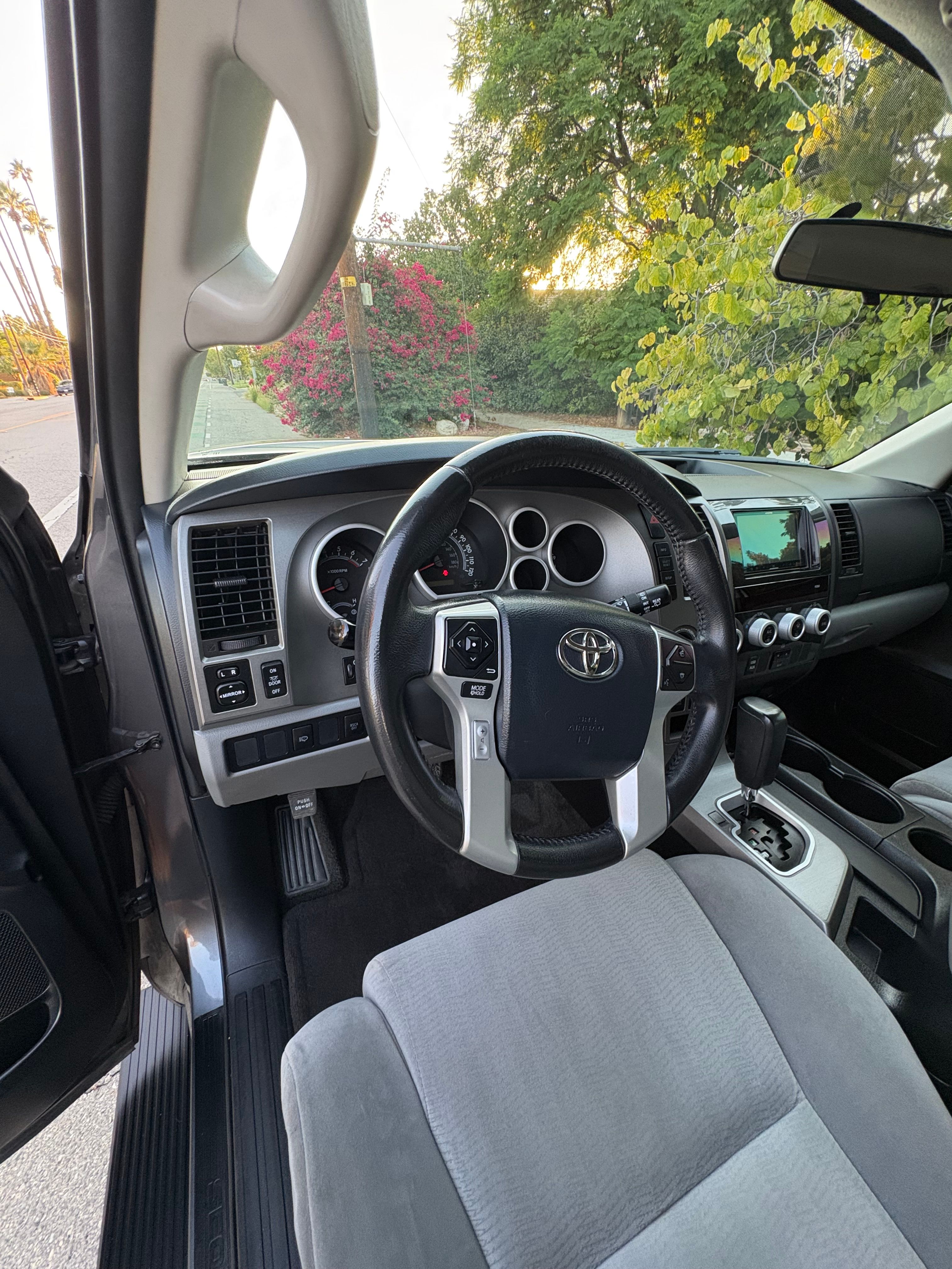 Used 2014 Toyota Sequoia SR5 AWD/4WD image 11