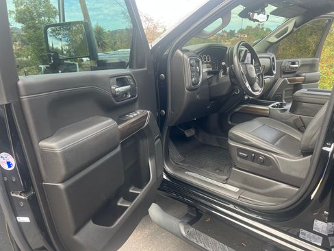 Used 2022 Chevrolet Silverado 2500 LT w/ Midnight Edition AWD/4WD image 11