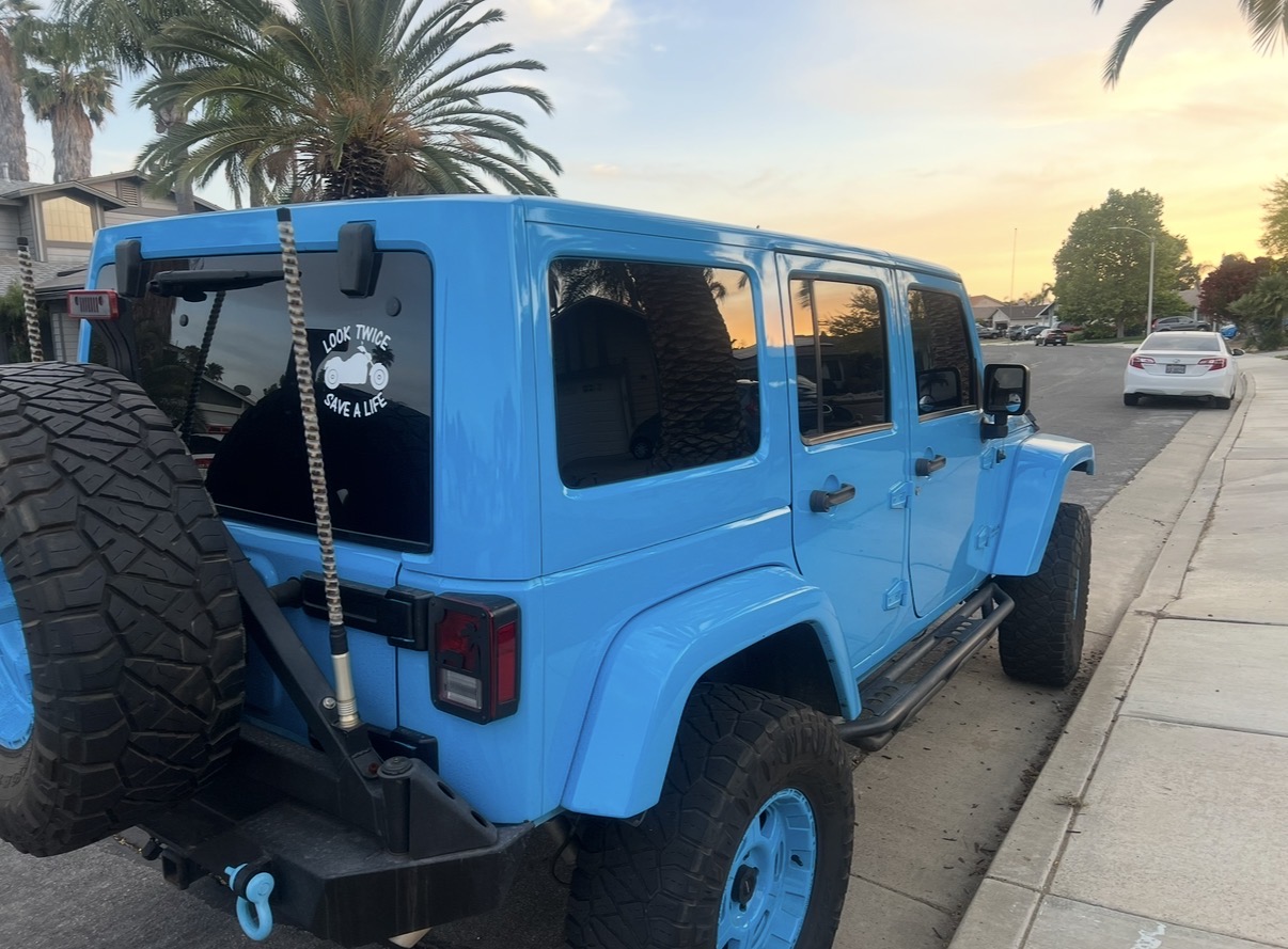 Used 2017 Jeep Wrangler Unlimited Rubicon w/ Connectivity Group AWD/4WD image 2