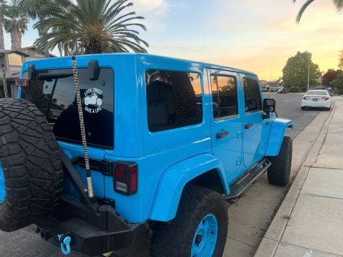 Used 2017 Jeep Wrangler Unlimited Rubicon w/ Connectivity Group AWD/4WD image 2