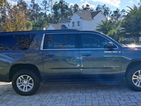Used 2020 Chevrolet Suburban LT image 11