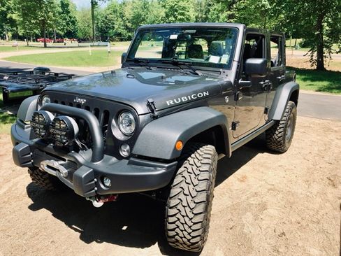 Used 2018 Jeep Wrangler Unlimited Rubicon w/ Cold Weather Group AWD/4WD image 22