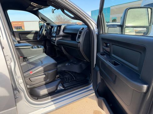 Used 2024 RAM 2500 Tradesman w/ Chrome Appearance Group image 14