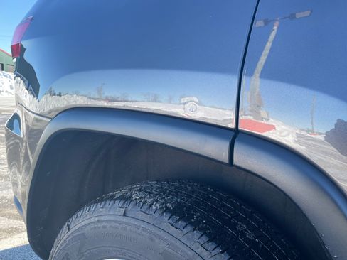 Used 2017 Jeep Grand Cherokee Limited image 6