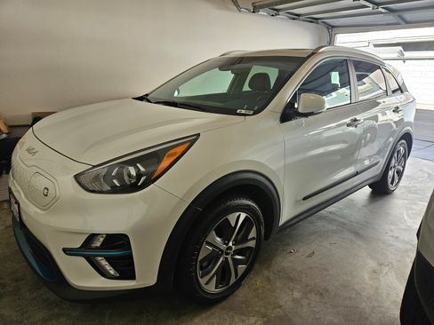 Used 2022 Kia Niro EX Premium w/ Cold Weather Package image 1