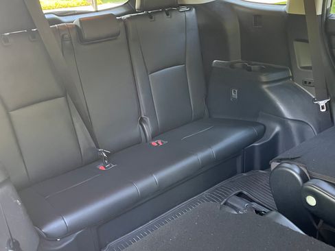 Used 2023 Toyota Highlander XLE AWD/4WD image 9