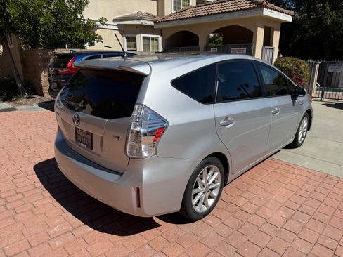 Used 2013 Toyota Prius V Five image 8